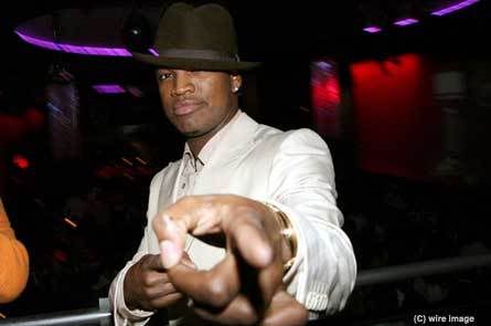 neyo without hat. neyo no hat. Ne-Yo Explains Jim Jones
