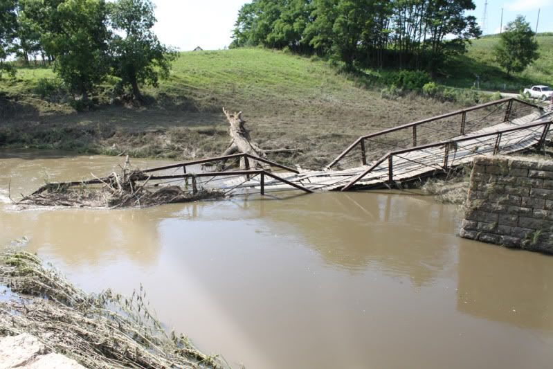 IMAGE: http://i110.photobucket.com/albums/n106/tsrslogtp03/Photography/shot_3.jpg