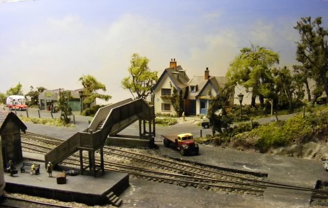 painting model railway figures