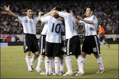 argentina-venezuela-messi-tevez-agu.jpg