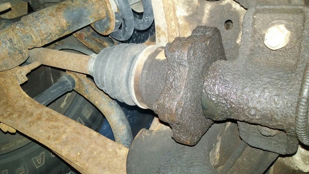 • Leaking front axle. What to replace? Pics