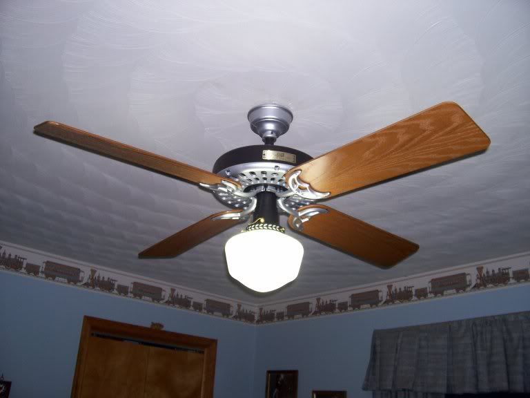 http://i110.photobucket.com/albums/n119/wattojawa/Ceiling%20Fans/BlackSilver_Original.jpg