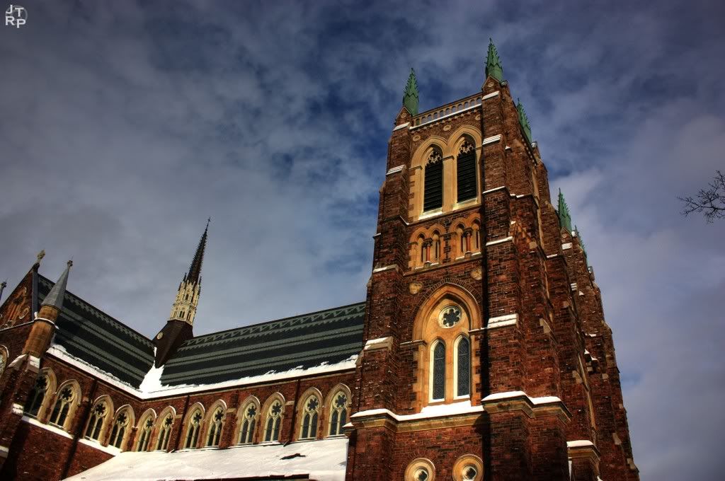 IMAGE: http://i110.photobucket.com/albums/n81/GTP_MuNkY/Photography/HDR/IMG_1216_7_8.jpg