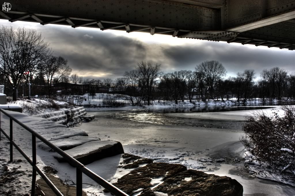 IMAGE: http://i110.photobucket.com/albums/n81/GTP_MuNkY/Photography/HDR/IMG_1268_9_7.jpg