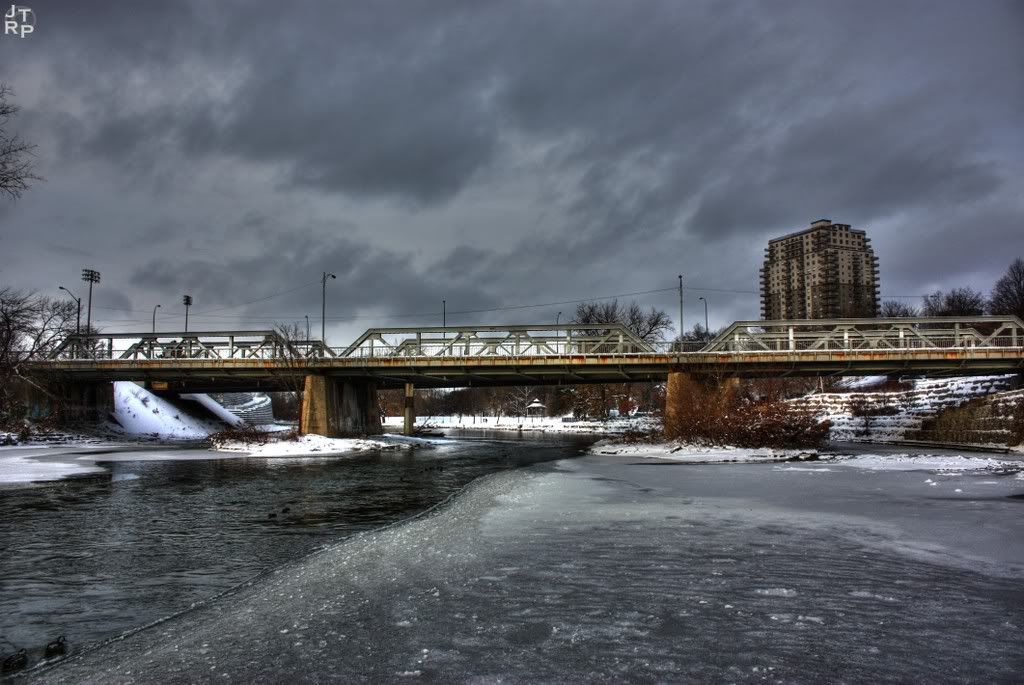 IMAGE: http://i110.photobucket.com/albums/n81/GTP_MuNkY/Photography/HDR/IMG_1284_2_3.jpg