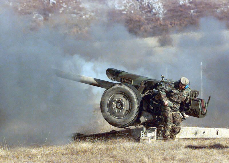 http://i110.photobucket.com/albums/n83/Dan12345_2006/800px-D-30J_howitzer1.jpg