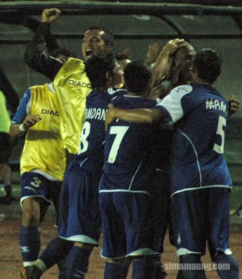 Persib Pelita Jaya 2-1