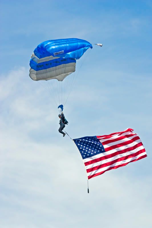 IMAGE: http://i110.photobucket.com/albums/n88/kdrozd52/2010%20Air%20Races/AirRace8042sml.jpg