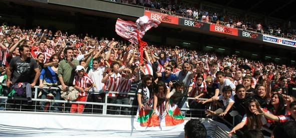 ELCORREO/ 15.000 aficionados ovacionaron al equipo en su último entrenamiento en San Mamés