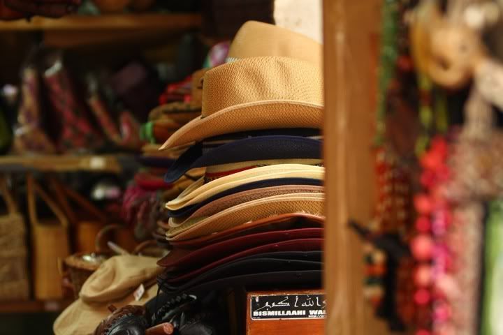 IMAGE: http://i110.photobucket.com/albums/n94/engr_mariano/street%20shoot%20080902/IMG_6228.jpg